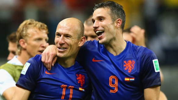 Robben, o melhor da primeira rodada, comemora um de seus gols.